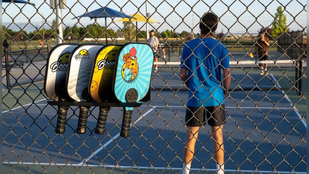 How to Choose a Pickleball Paddle for Beginners